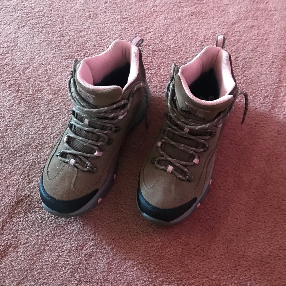Sketchers relaxed fit air cooled  worn only for 2 hours